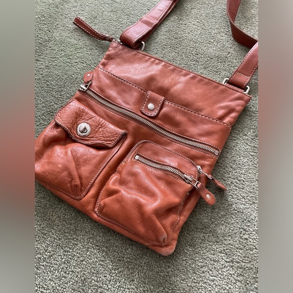 ROOTS LEATHER VENETIAN VILLAGE CROSSBODY BAG - Picture 3 of 5